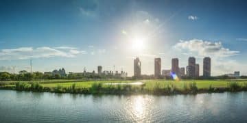 REITs in 2025: Projected Returns & Interest Rate Impact - Cover Image