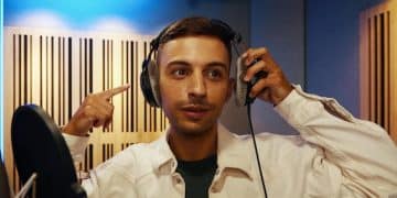 A História Fascinante da Dublagem: Técnicas, Desafios e Evolução - Cover Image